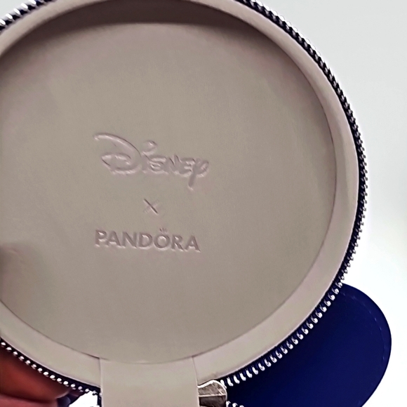 Disney x Pandora NWTS D23 Expo Fan Event Bracelet Charm and RARE Box - Picture 8 of 13